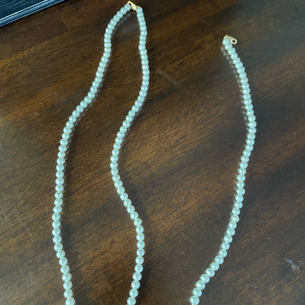 Pearl necklace and bracelet